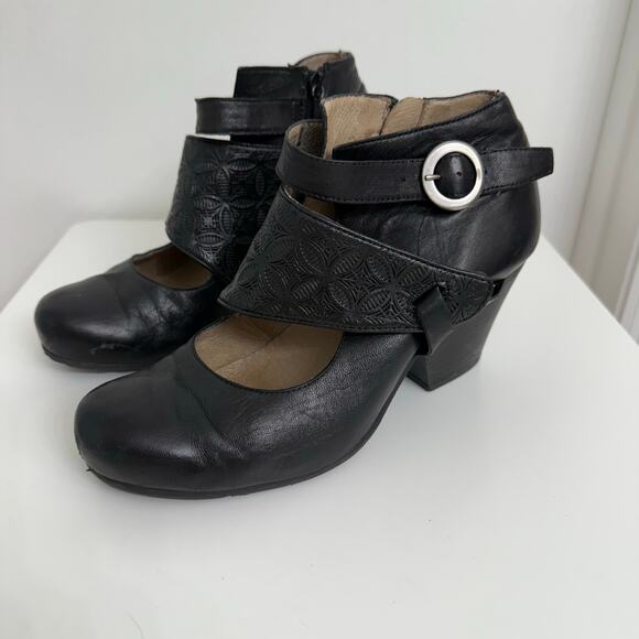 Miz Mooz Shoes - Miz Mooz Dale Mary Jane Heels Ankle Booties Faux Leather Black Embroidered Sz 9